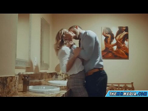 ❤️ Коли грудаста блондинка спокушає вас у громадському туалеті ❤️ Російське порно на uk.com-fullporner.ru ❌️❤